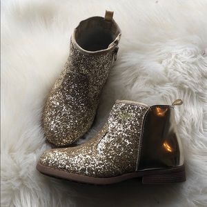 Girls Gold Glitter boots!!